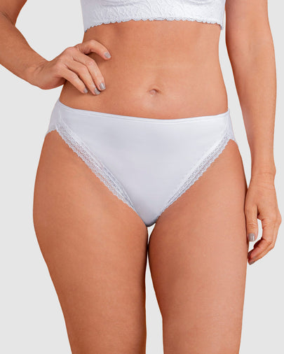 Calzón tipo bikini con encaje decorativo en piernas#color_000-blanco