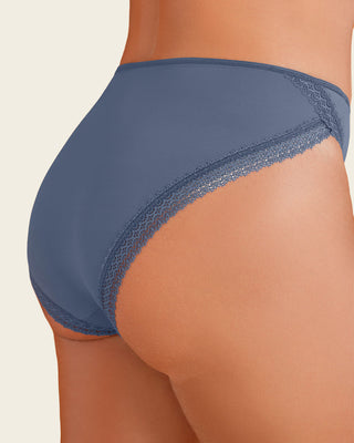 Calzón tipo bikini con encaje decorativo en piernas#color_553-azul