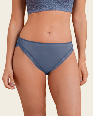 Calzón tipo bikini con encaje decorativo en piernas#color_553-azul
