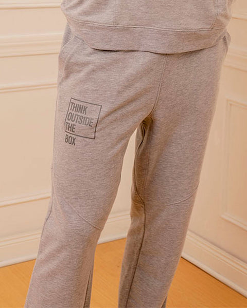 Jogger con bolsillos laterales#color_711-gris