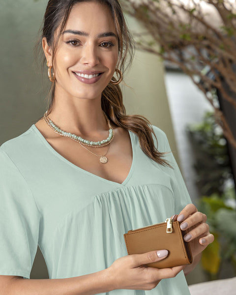 Billetera de mujer confeccionada en cuerina#color_802-camel-cafe-claro