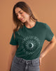 Camiseta manga corta con mensaje en el frente#color_650-verde