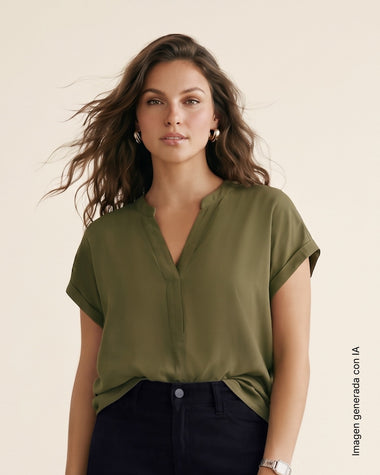Blusa manga corta con cuello en V#color_c46-verde