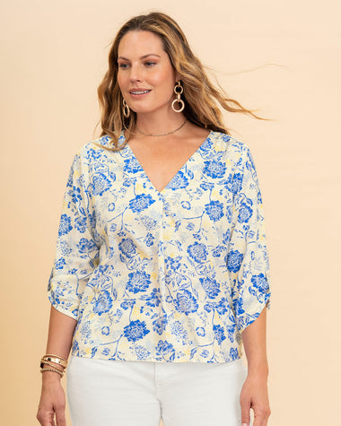 Blusa manga 3/4 con recogido con botón no funcional#color_088-flores