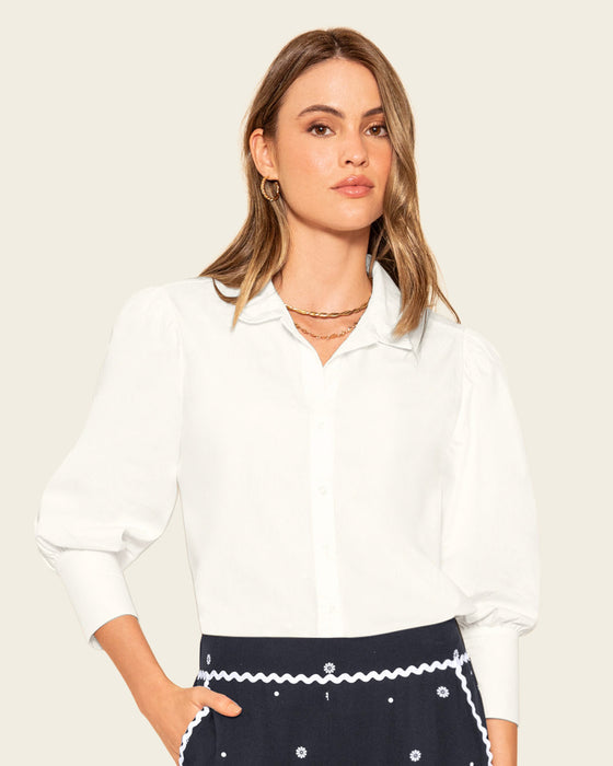 Blusa manga 3/4 con botones funcionales y recogido en hombros#color_000-blanco