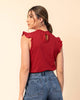 Camiseta manga sisa con cuello alto y vuelo en bordes#color_302-rojo