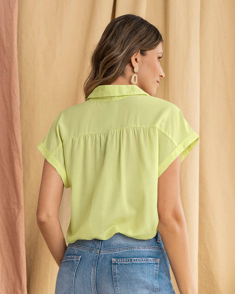 Blusa manga corta con botones funcionales y cuello camisero#color_634-verde-claro