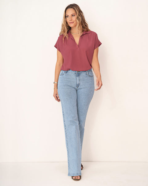 Blusa manga corta con botones funcionales y cuello camisero#color_895-mora