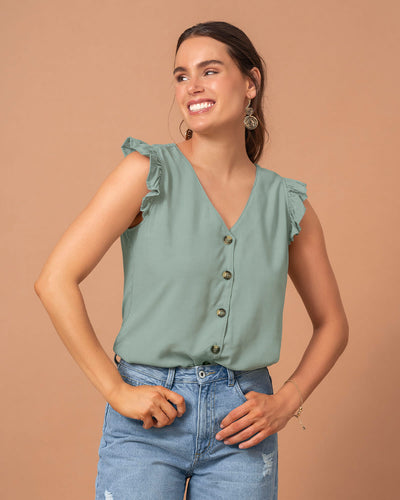 Blusa manga sisa con botones  funcionales  y detalle de vuelo en borde en hombros#color_254-verde-claro