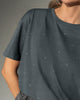 Camiseta manga corta con detalles con brillo#color_721-gris-oscuro