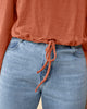 Camiseta manga larga con recogido en hombros con volumen#color_179-terracota