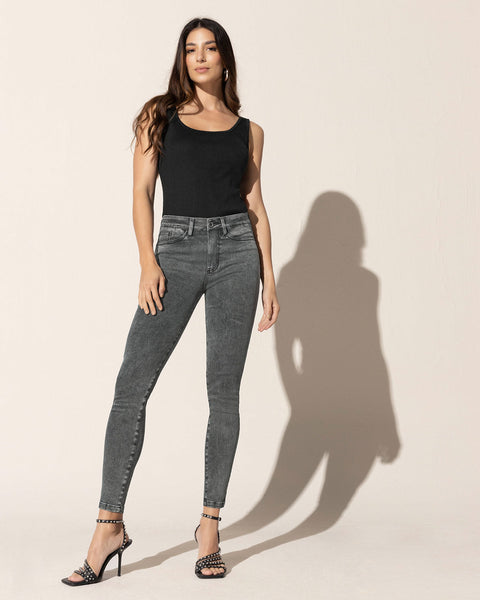 Skinny jean con bolsillos funcionales#color_711-gris-oscuro