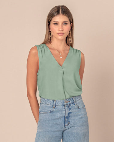 Blusa manga sisa escote en V con detalle sobrepuesto#color_068-verde-claro