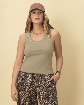 Camiseta manga sisa con detalle en contraste#color_089-beige