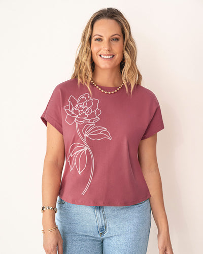 Camiseta manga corta con doblez con estampado en frente#color_895-mora