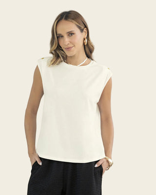 Camiseta manga sisa con tacha en hombros#color_018-marfil