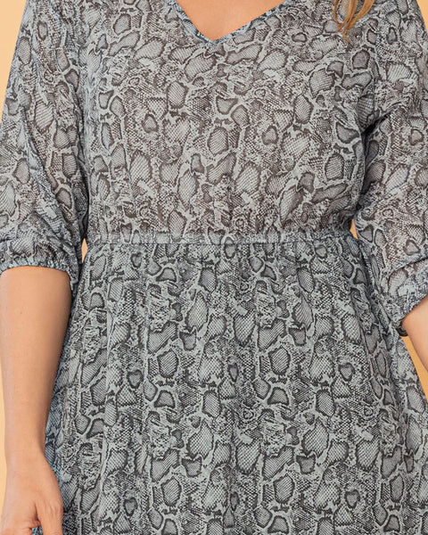 Vestido corto estampado con elástico en mangas y cintura#color_145-estampado-animal-print-cafe