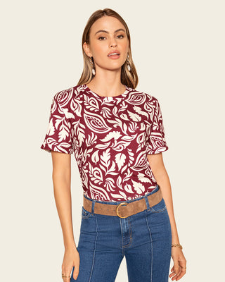 Camiseta manga corta estampada con doblez en manga#color_144-vino