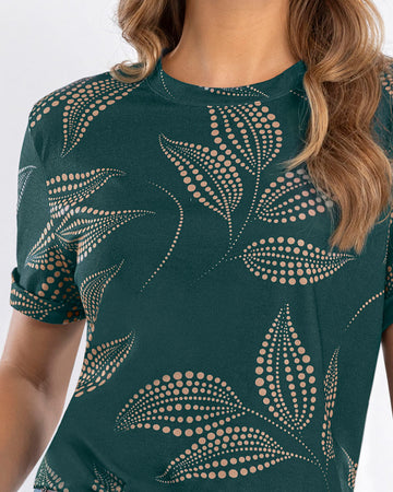 Camiseta manga corta estampada con doblez en manga#color_145-hojas-verde