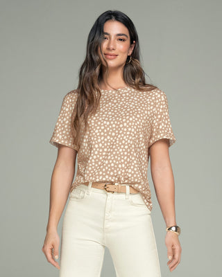Camiseta manga corta estampada con doblez en manga#color_214-manchas