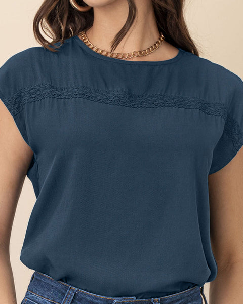 Camiseta básica manga corta con detalle sobrepuesto en frente#color_055-azul
