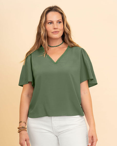 Camiseta manga corta de cuello en V con detalle en borde#color_068-verde