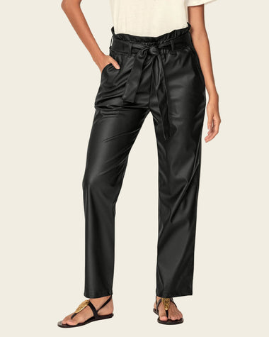 Pantalón paperbag con acabado tipo cuero#color_700-negro