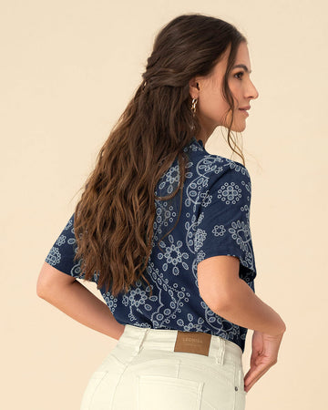 Camisa manga corta cuello nerú de silueta amplia#color_086-ojalillo-estampado