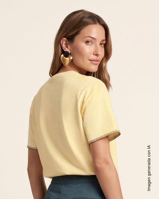 Camiseta amplia con puntadas en mangas#color_019-amarillo