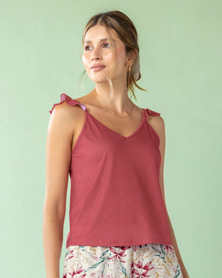 Camiseta con vuelo en borde en cargaderas#color_328-rosado