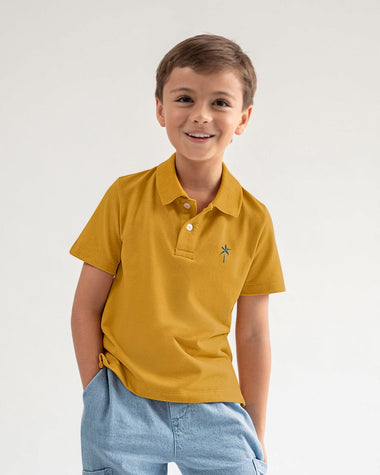 Camiseta tipo polo con botones  funcionales  para niño#color_847-mostaza