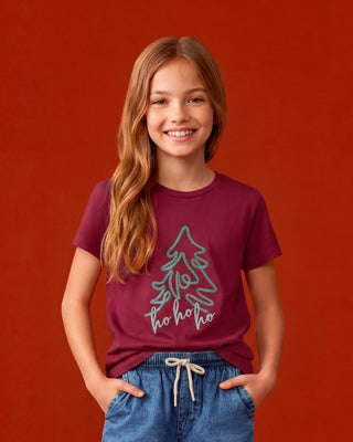 Camiseta manga corta infantil con estampado temático#color_c34-vino