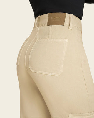 Pantalón tiro alto bota recta con bolsillo tipo cargo#color_807-arena-claro