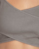 Camiseta crop manga larga con escote en v cruzado#color_248-gris