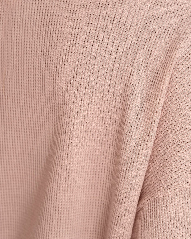 Camiseta manga larga con cuello redondo y hombros caídos.#color_276-rosado