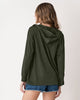 Camiseta abierta manga larga con capucha y mangas en la misma tela#color_a91-verde