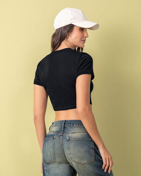 Camiseta crop top con cuello y mangas en contraste#color_074-negro