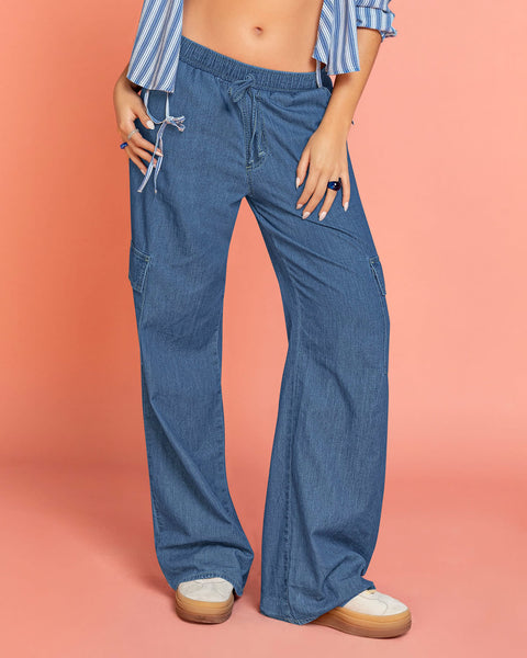 Pantalón bota recta con bolsillos funcionales y tira decorativa#color_052-azul-medio-denim