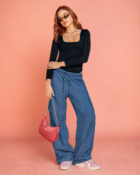 Pantalón bota recta con bolsillos funcionales y tira decorativa#color_052-azul-medio-denim