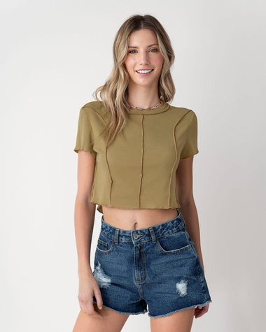 Camiseta crop top con costuras expuestas decorativas#color_381-camel