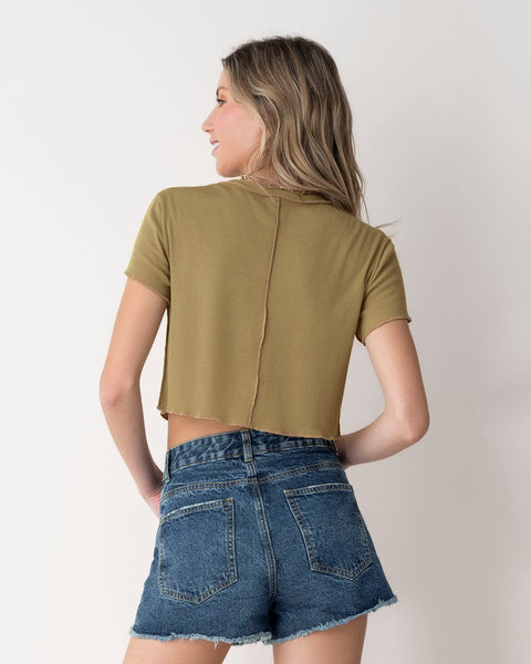 Camiseta crop top con costuras expuestas decorativas#color_381-camel