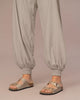 Pantalón amplio con bota ajustada#color_714-arena