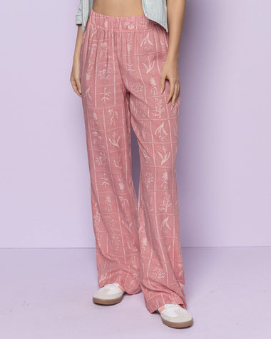 Pantalón estampado bota ancha con resorte en cintura#color_014-estampado-rosa