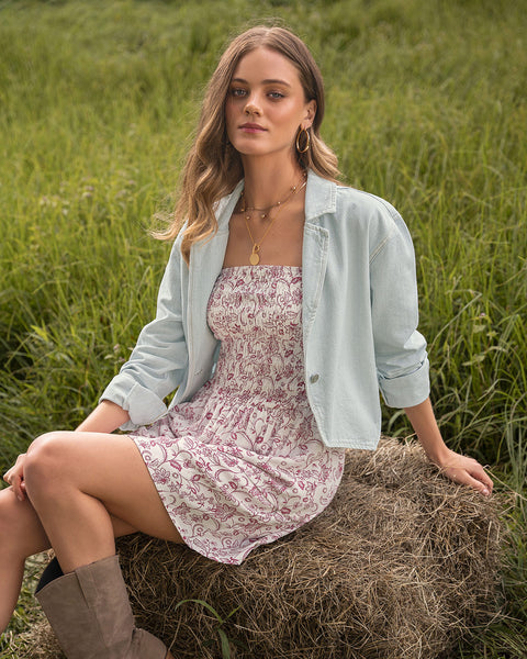 Vestido corto strapless en nido de abeja con vuelo en bordes#color_001-estampado-rojo