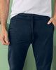 Jogger londres pantalón de hombre#color_457-azul-oscuro