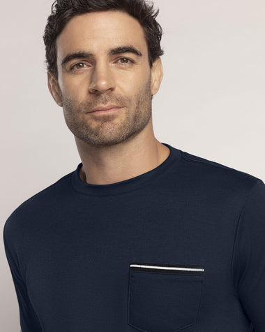 Camiseta manga corta con detalle tejido en mangas#color_c42-azul-oscuro