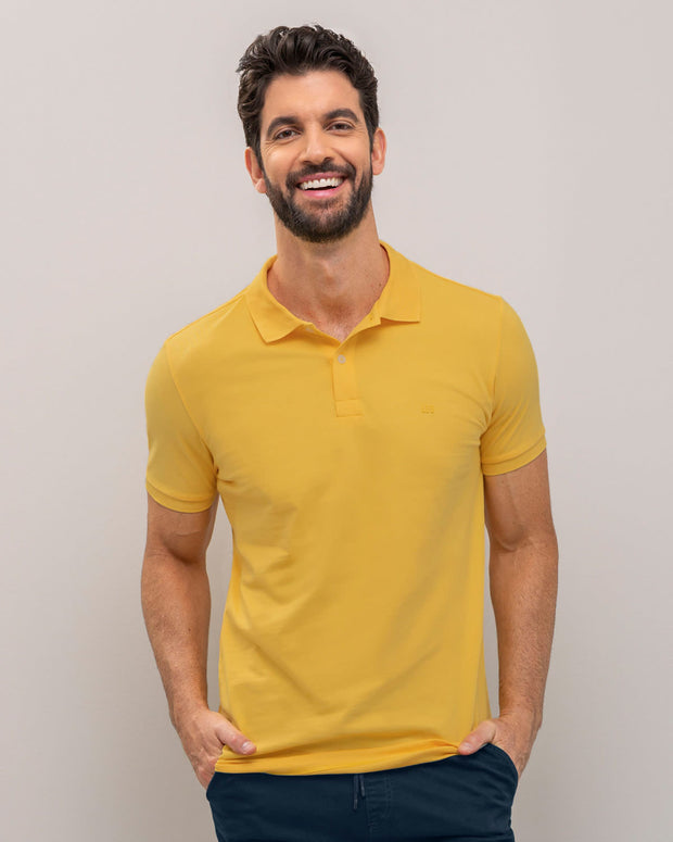 Camiseta tipo polo con bordado en frente#color_143-amarillo-medio