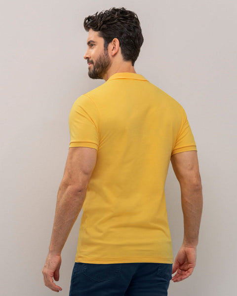 Camiseta tipo polo con bordado en frente#color_143-amarillo-medio