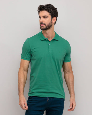 Camiseta tipo polo con bordado en frente#color_650-verde-oscuro