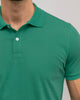 Camiseta tipo polo con bordado en frente#color_650-verde-oscuro